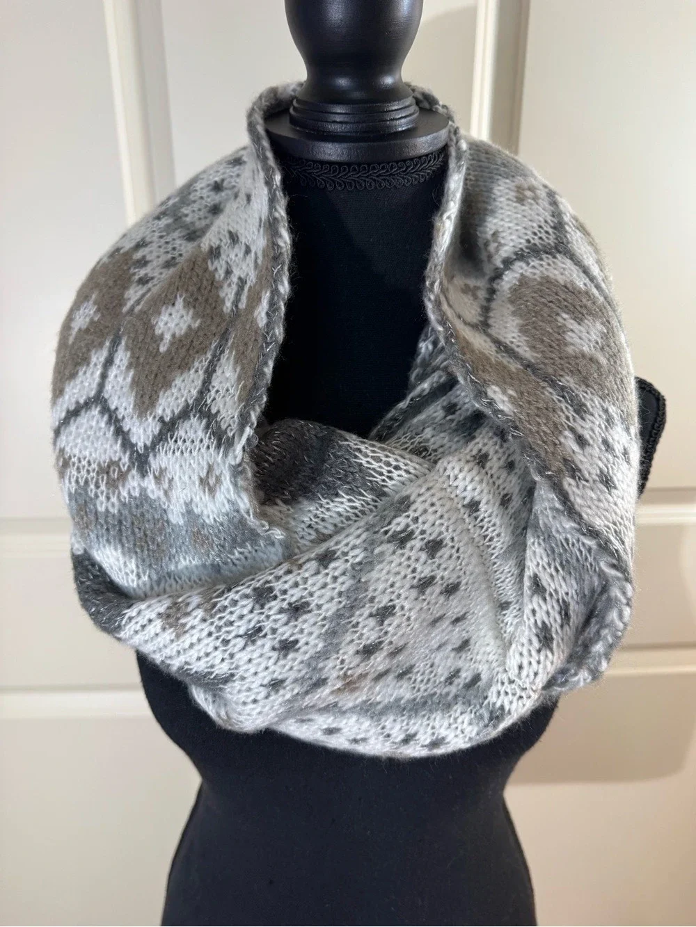 Aeropostale Large Gray, Taupe and Cream Knit Infinity Scarf